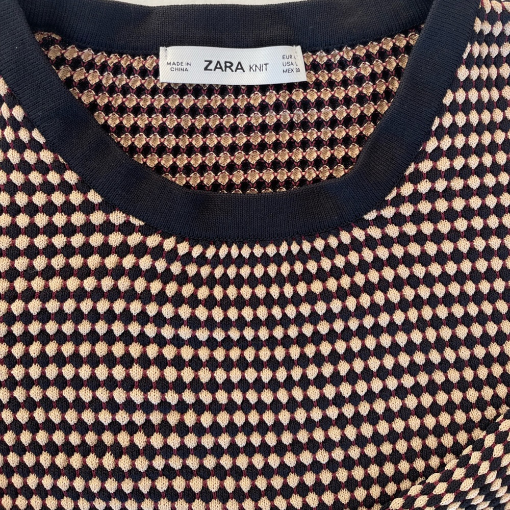 Zara knit, crew neck pullover, size L.
